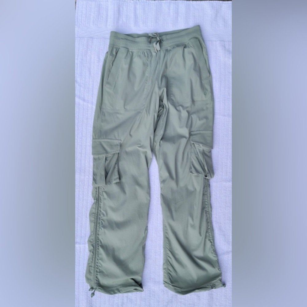 Lululemon NWOT Dance Studio Cargo Pants Palm Court Sage Green Small 4 6 - Picture 4 of 6